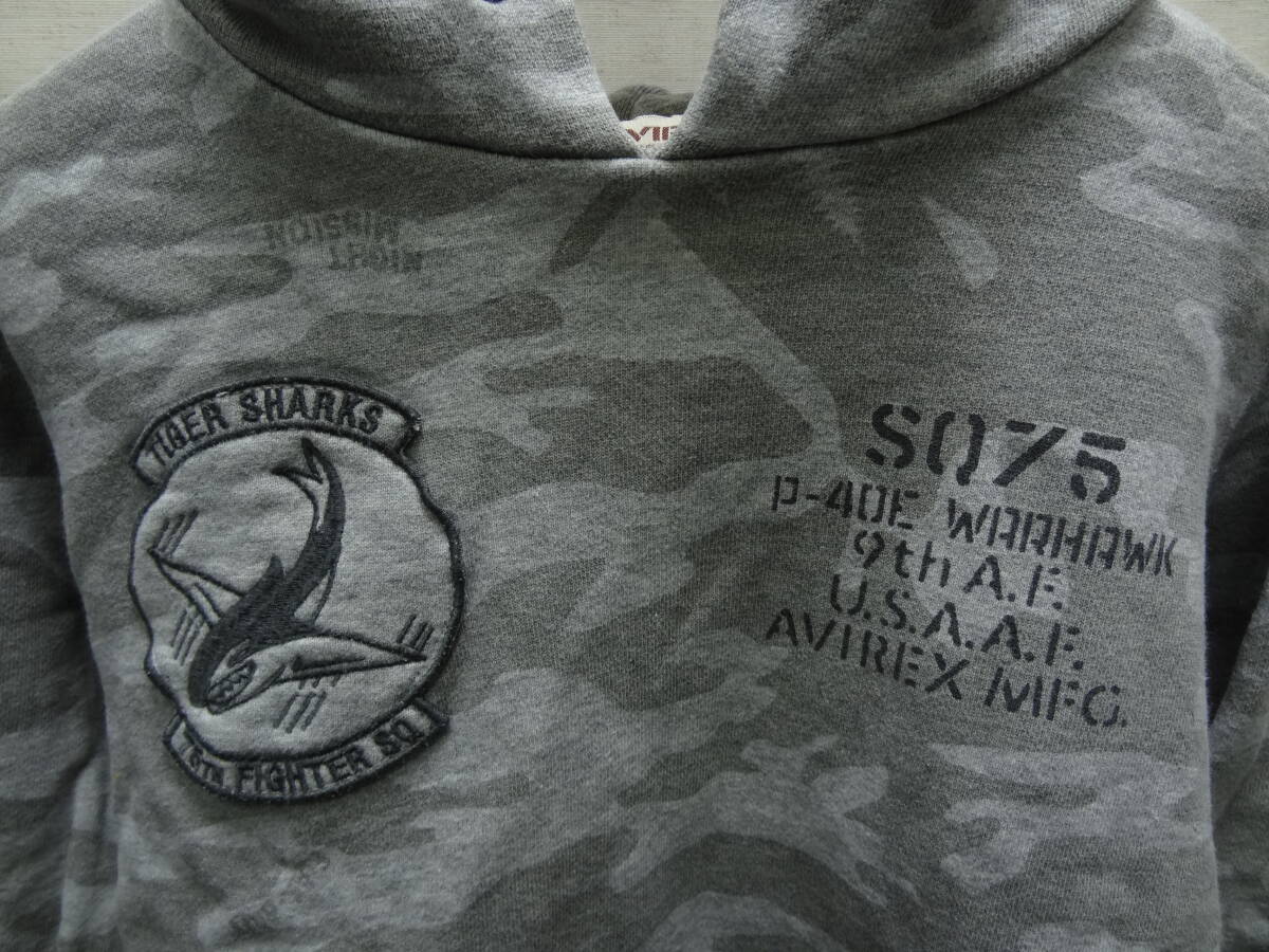 全国送料無料 アビレックス AVIREX 上野商会製 子供服キッズ男の子 ワッペン&刺繍 迷彩総柄プリント入り スウェットプルパーカー 140_画像3