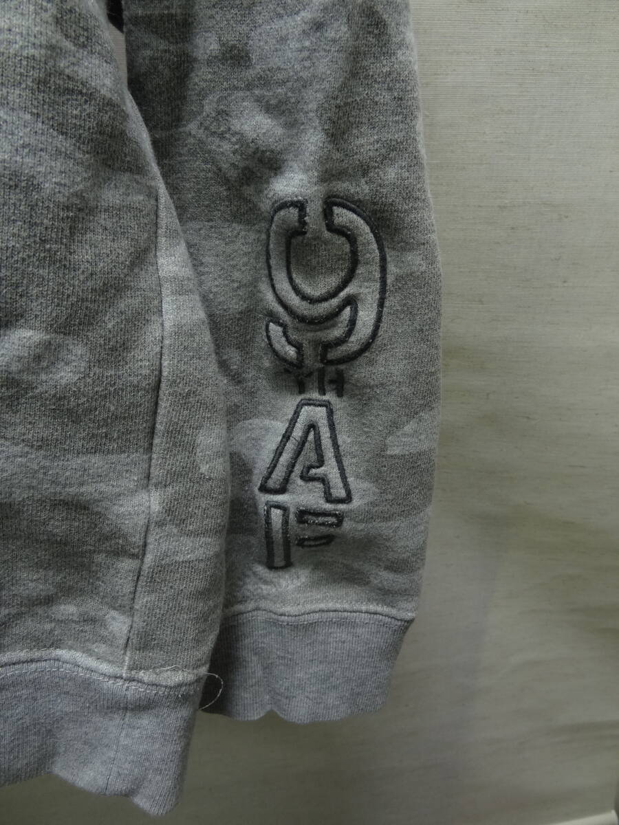 全国送料無料 アビレックス AVIREX 上野商会製 子供服キッズ男の子 ワッペン&刺繍 迷彩総柄プリント入り スウェットプルパーカー 140_画像5