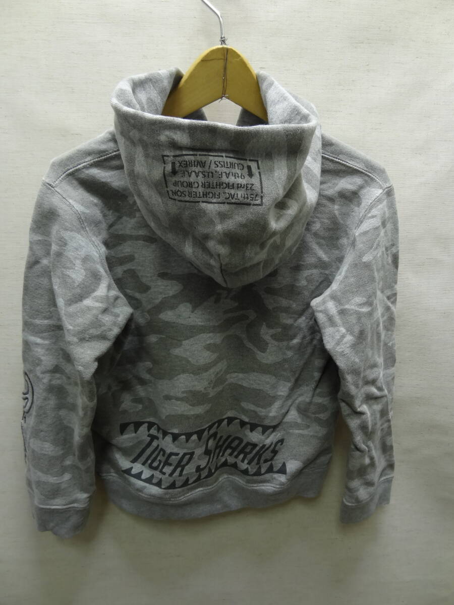 全国送料無料 アビレックス AVIREX 上野商会製 子供服キッズ男の子 ワッペン&刺繍 迷彩総柄プリント入り スウェットプルパーカー 140_画像8