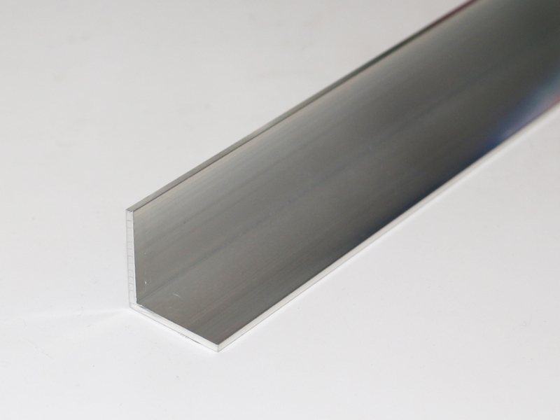 アルミ アングル A6063 生地 肉厚3.0 40×40 長さ741mm 1本の画像1