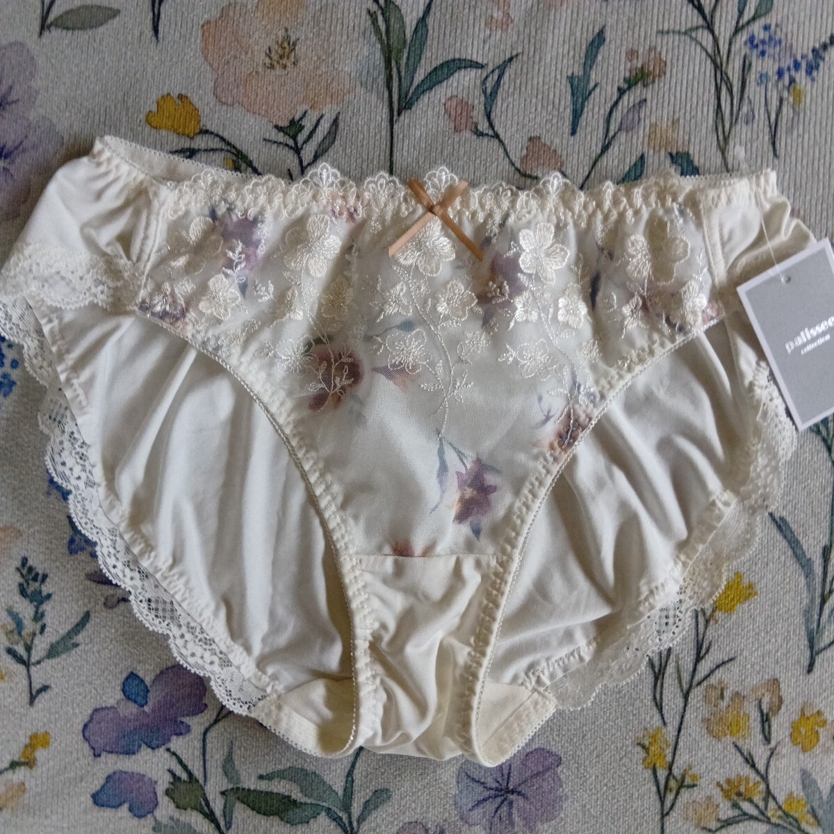 palissee 　パリシェ　白地フロントレース刺模様のショーツ　LL_画像1