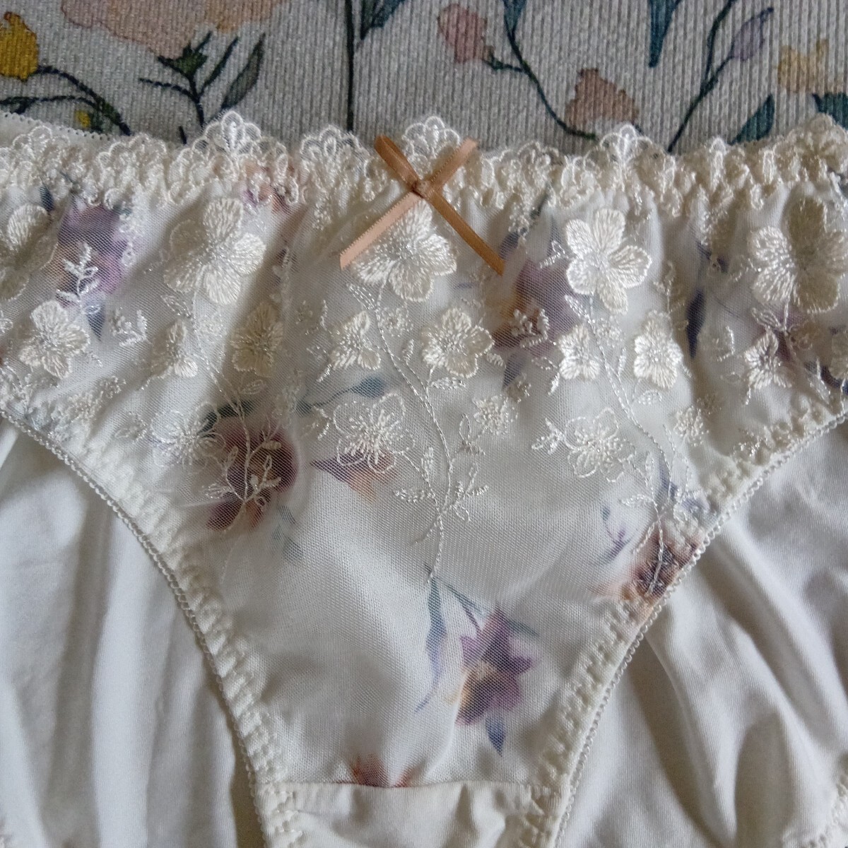 palissee 　パリシェ　白地フロントレース刺模様のショーツ　LL_画像2