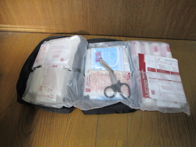 【未使用品】トヨタ TOYOTA 純正 車載防災セット ベンツ純正ファーストエイド(救急セット)付 災害対策&エマージェンシー 帰宅支援_画像8