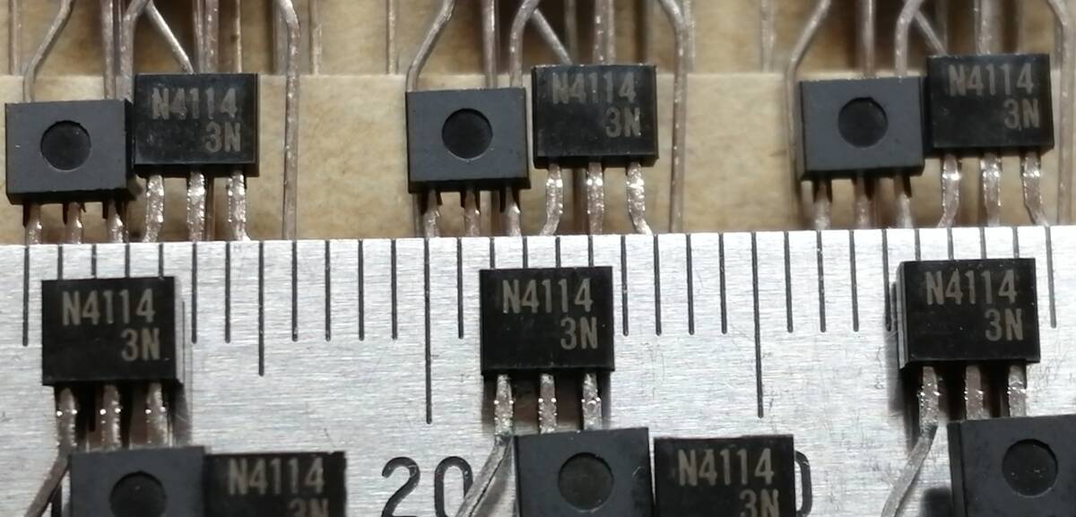 パナソニック　抵抗內(nèi)蔵トランジスタ　UN4114 (テーピング品) 800個