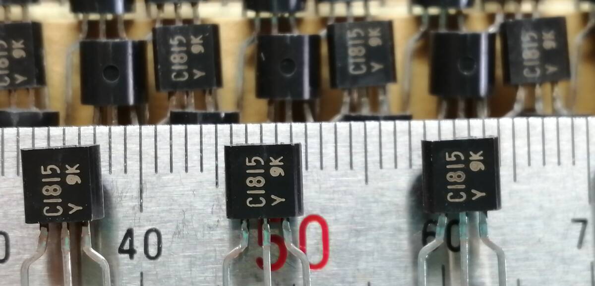東芝 　NPNエピタキシアル形シリコン?トランジスタ 低周波増幅用　2SC1815 Y (テーピング品) 400個