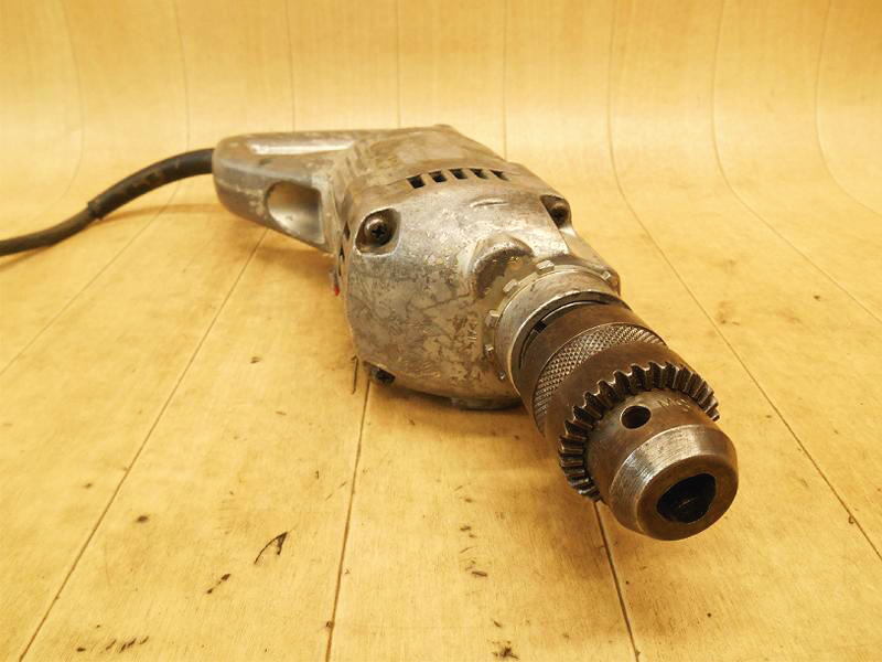 〇 makita マキタ 13mm ドリル 6304R 電気ドリル 電動ドリル 穴あけ 穿孔 電動工具 大工道具 電気 電動 締め DIY 日曜大工 締め付け 100V_画像6