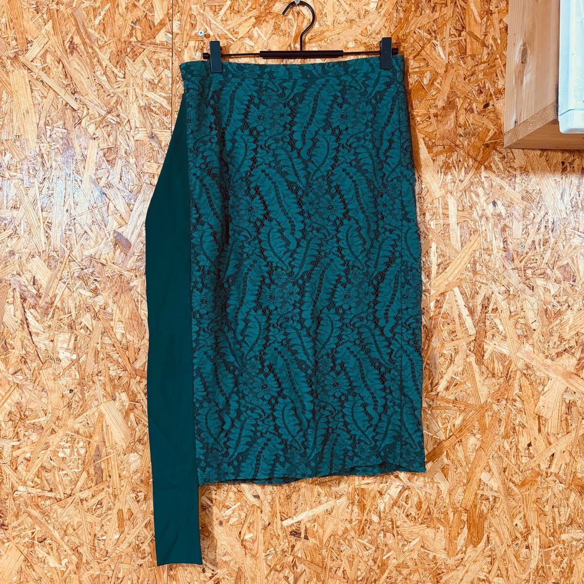 GILMAR グリーン 総レース イタリア　個性的　ミモレ丈　ボトムス　レディース　4890 _画像1