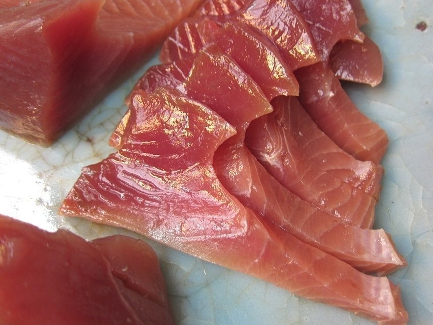 極上品「生鰹1kg」お刺身用（船上凍結(jié)品）一本釣り　カツオ骨なしロイン