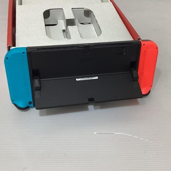 [2024年製] Nintendo Switch（有機ELモデル） Joy-Con(L) ネオンブルー/(R) ネオンレッド HEG-S-KABAA　管理YI314_画像4