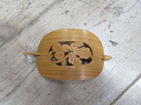 【未使用/長期保管品】茶農家納屋から出て来た 竹細工 バレッタ 検索用⇒ 葡萄/花柄/かんざし/髪飾り/花柄彫刻/F1005_画像3