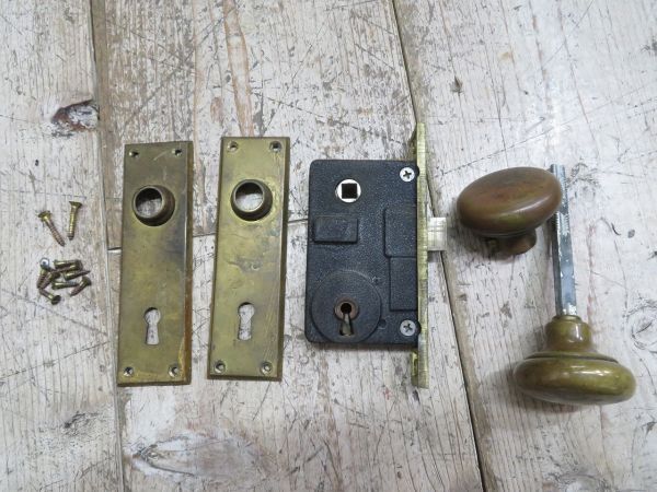 【USED/鍵なし】 築百年の洋館のドアに取り付けられていた 真鍮製 ドアノブ セット 検索用⇒ 昭和レトロ/真鍮箱錠/アンティーク/F1012_画像1