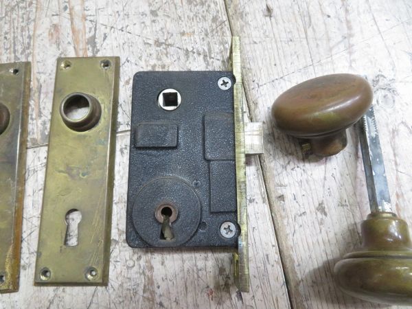 【USED/鍵なし】 築百年の洋館のドアに取り付けられていた 真鍮製 ドアノブ セット 検索用⇒ 昭和レトロ/真鍮箱錠/アンティーク/F1012_画像4