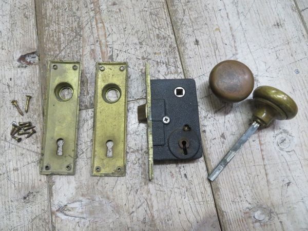 【USED/鍵なし】 築百年の洋館のドアに取り付けられていた 真鍮製 ドアノブ セット 検索用⇒ 昭和レトロ/真鍮箱錠/アンティーク/F1012_画像7