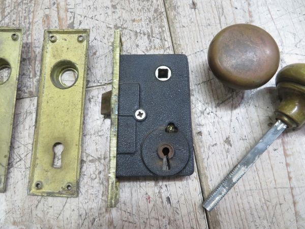 【USED/鍵なし】 築百年の洋館のドアに取り付けられていた 真鍮製 ドアノブ セット 検索用⇒ 昭和レトロ/真鍮箱錠/アンティーク/F1012_画像9