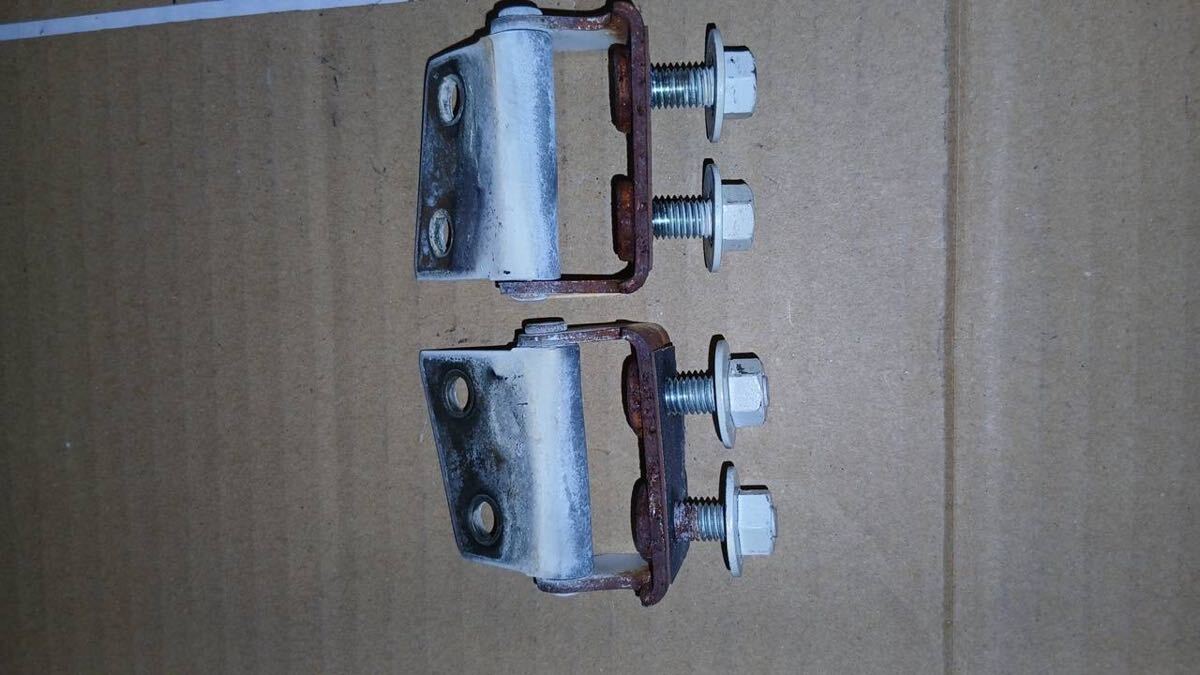 スズキ エブリィバン エブリー DE51V リアハッチ リヤハッチ ヒンジ 左右 ドアヒンジ_画像2