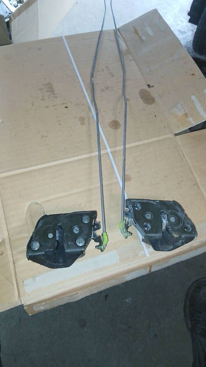 スズキ エブリィバン エブリー DE51V スライドドア 左右 リア 2列目 ドアロック アクチュエーター_画像2