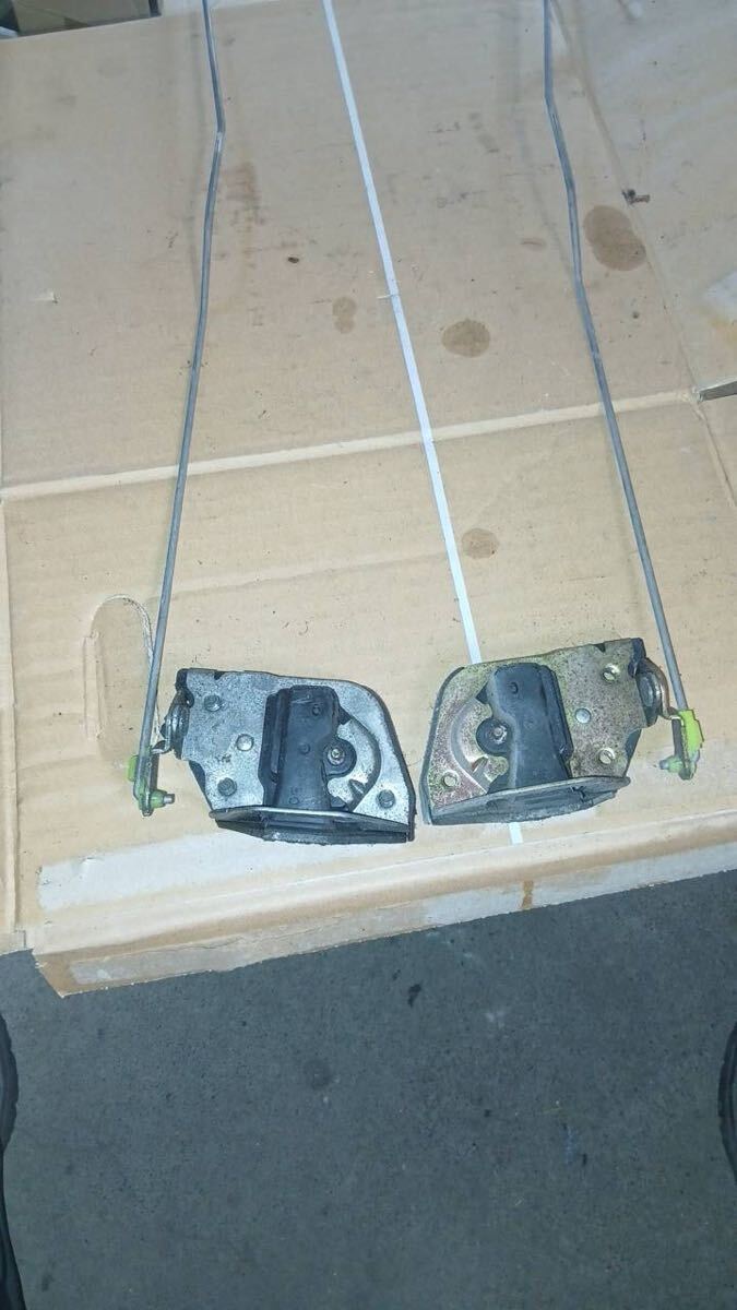 スズキ エブリィバン エブリー DE51V スライドドア 左右 リア 2列目 ドアロック アクチュエーター_画像3