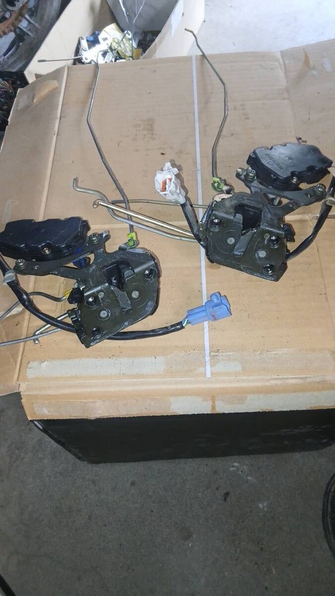 スズキ エブリィバン エブリー DE51V フロントドア 左右 ドアロック アクチュエーター 運転席 助手席_画像1