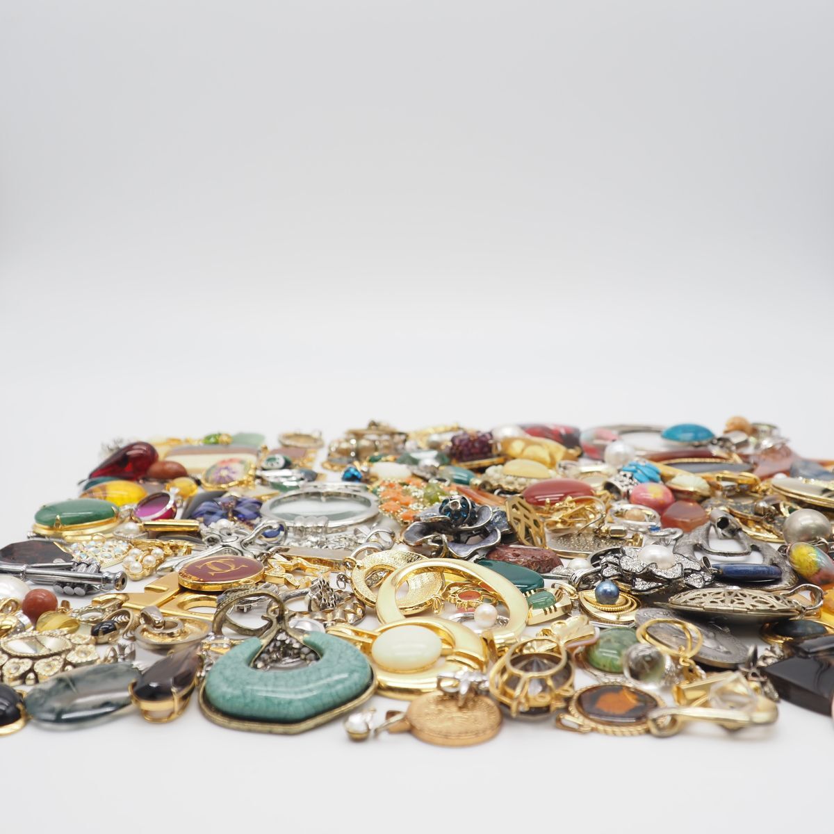 (PH1006) 1円 ペンダント チャーム 大量セット 約1kg 真珠 カラーストーン 多数 トップ ヘッド アクセサリー ジャンク_画像8