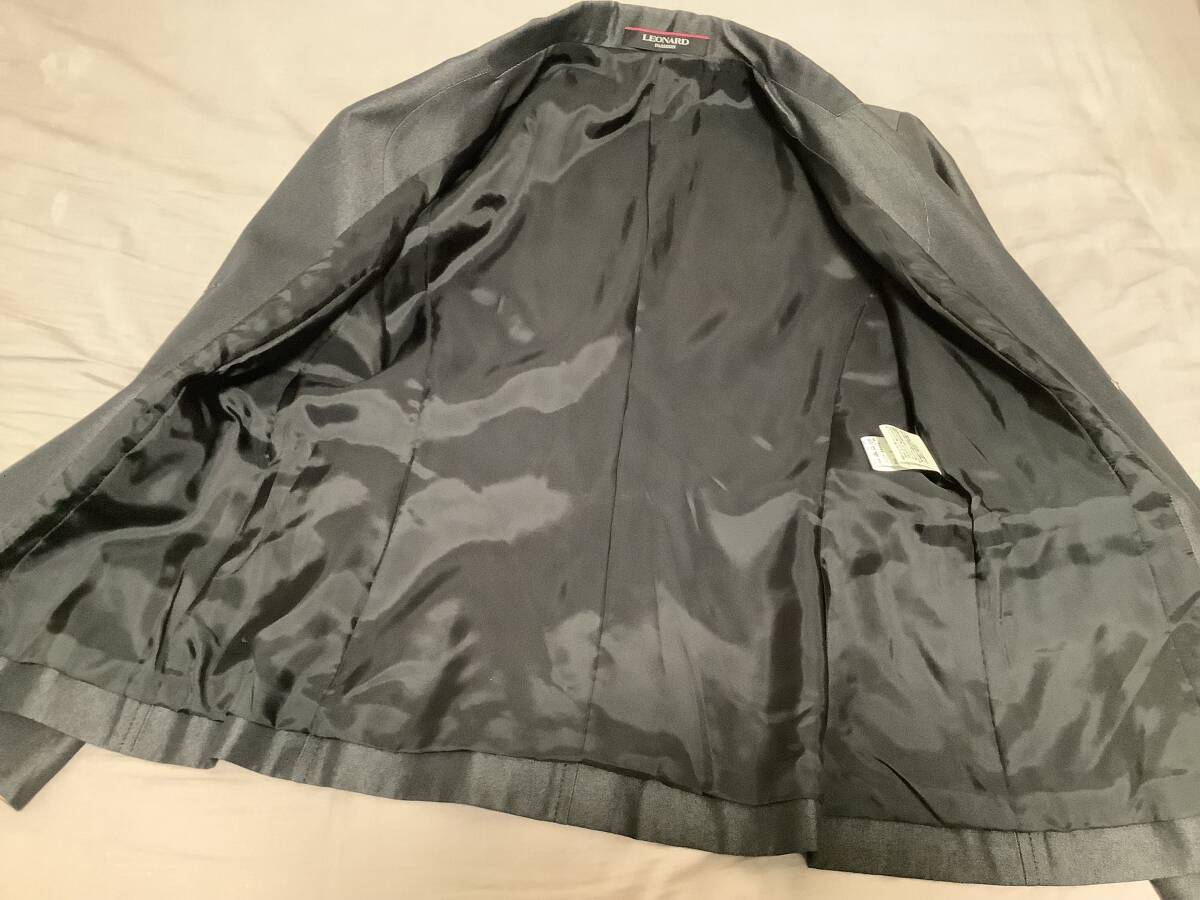 送料込!美品!LEONARD FASHION ブラックデニム風ジャケット 光沢 40サイズ 定価10万以上_画像4