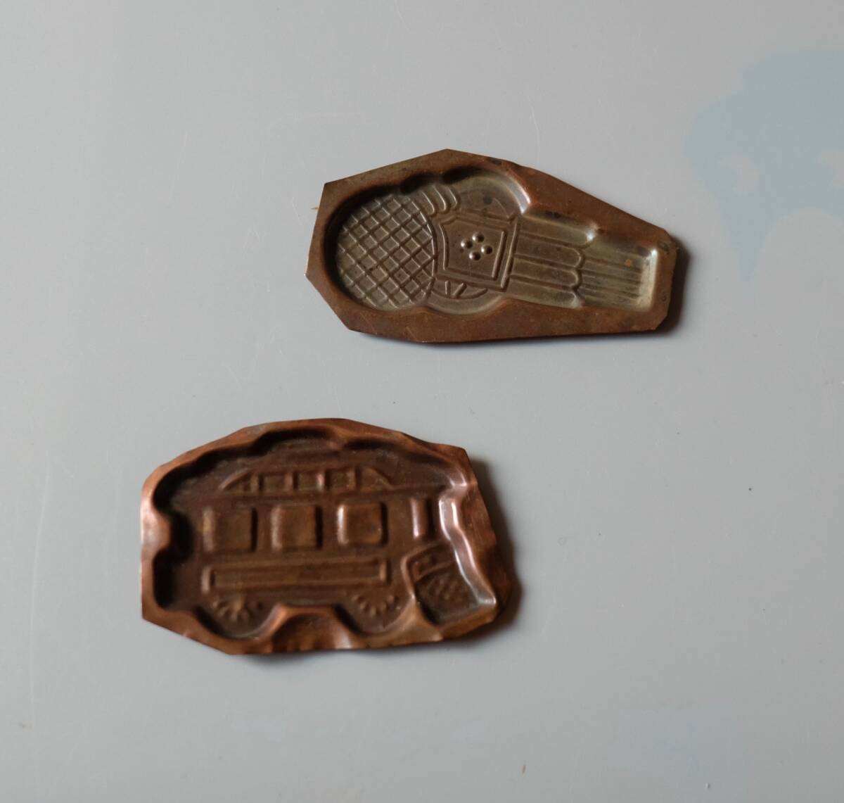 ☆銅製のべっこう飴の型2個と真鍮のシガレット・ケース_画像2