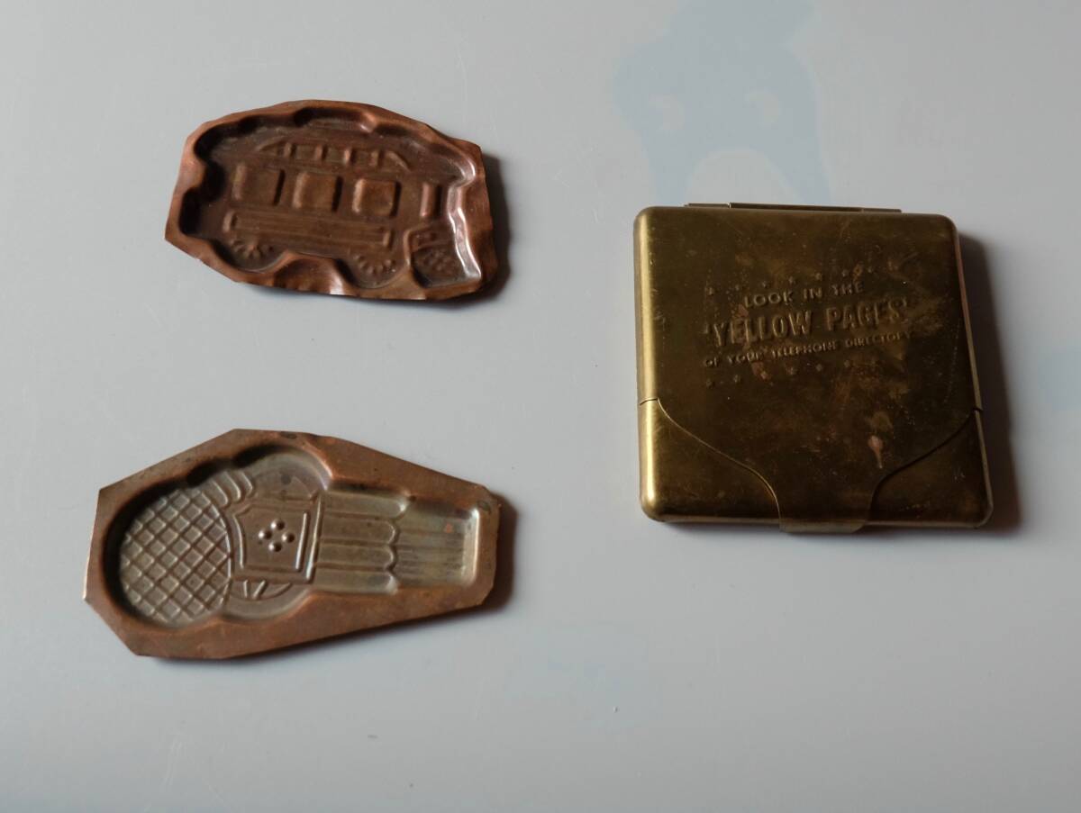 ☆銅製のべっこう飴の型2個と真鍮のシガレット・ケース_画像1