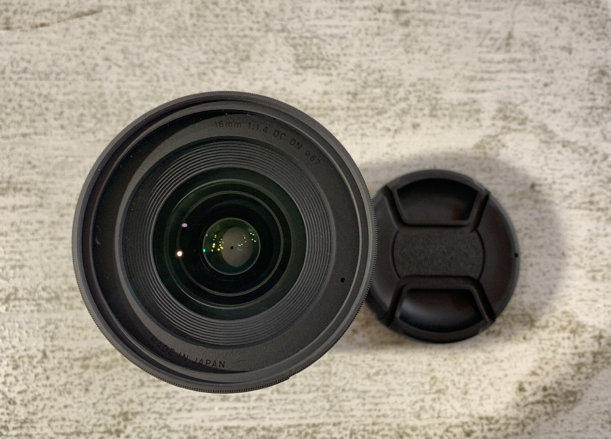 【紫波64-02-1015】【中古/60】SIGMA 16mm F1.4 DC DN Canon RF Mount FILTER SIZE:67mm_画像4