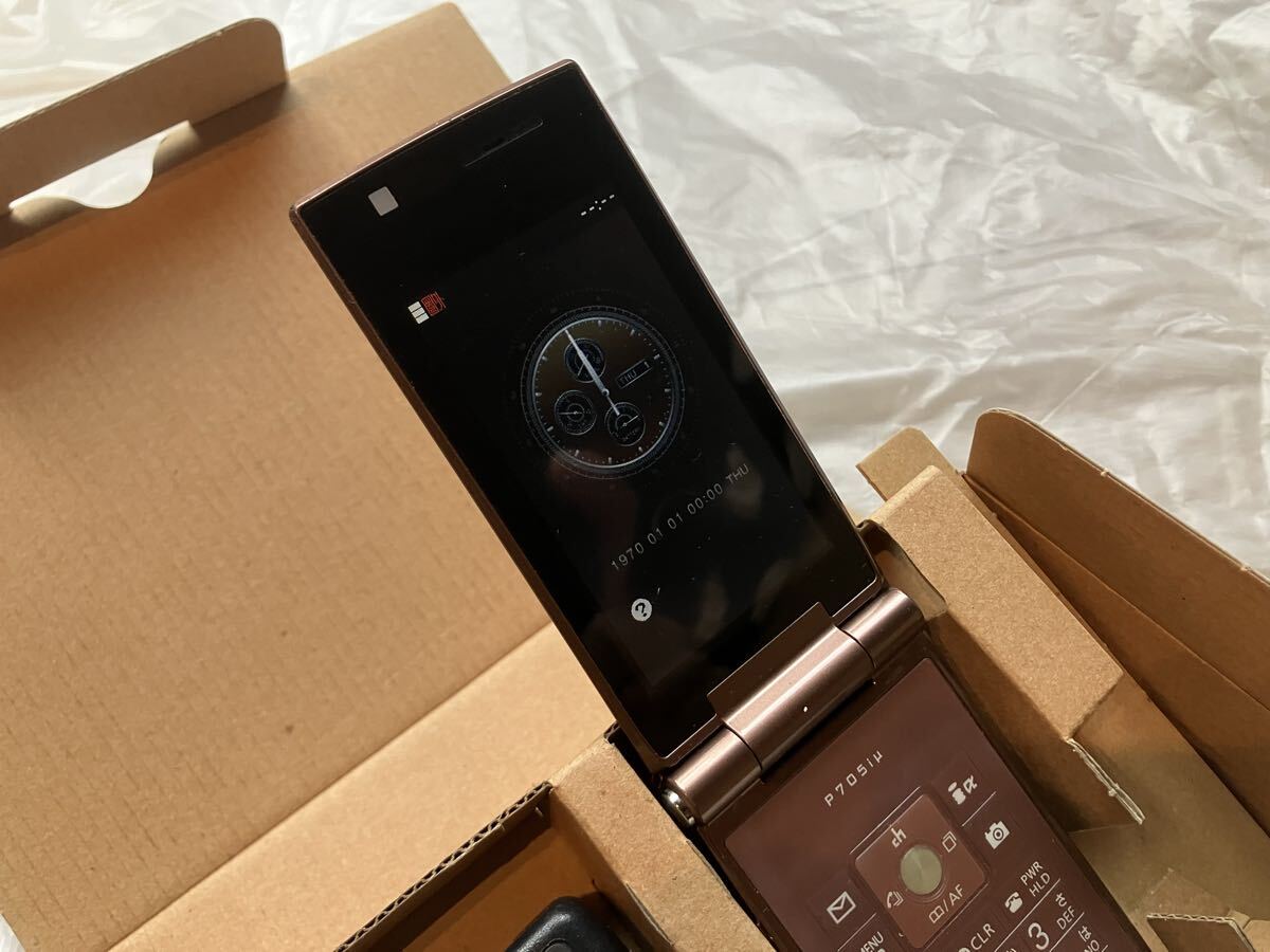 送料込 電源液晶画面確認済 初期化済 ガラケー 折りたたみ パナソニック FOMA Ｐ705i ドコモ ブラウン 外箱 取説 CD モック_画像2