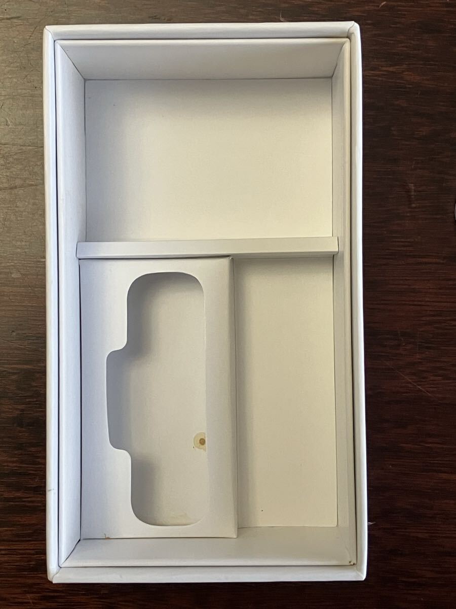 iPod classic серебряный 160GB(MB145J/A, MB150J/A) какой-нибудь Apple принадлежности есть