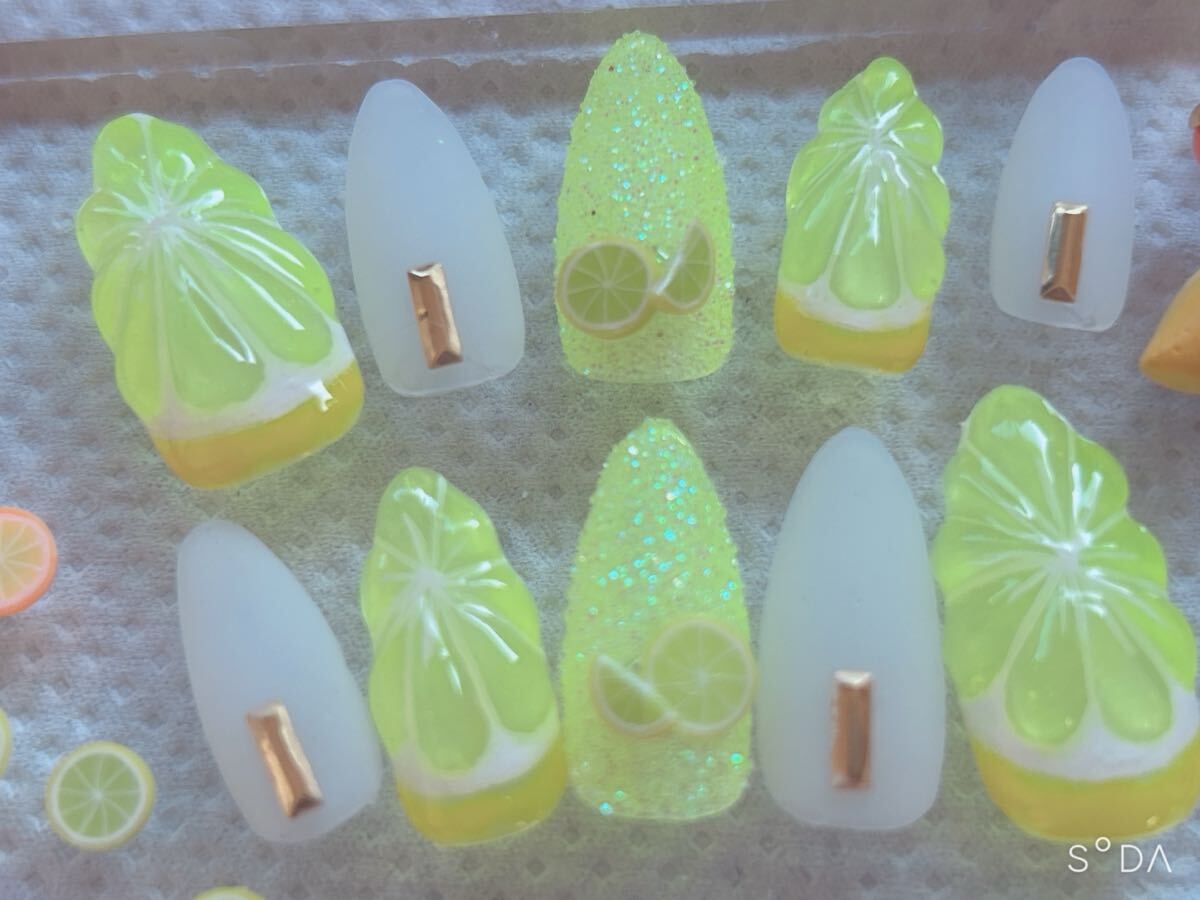 アーモンドシェイプ/ジューシーレモンネイル_画像2