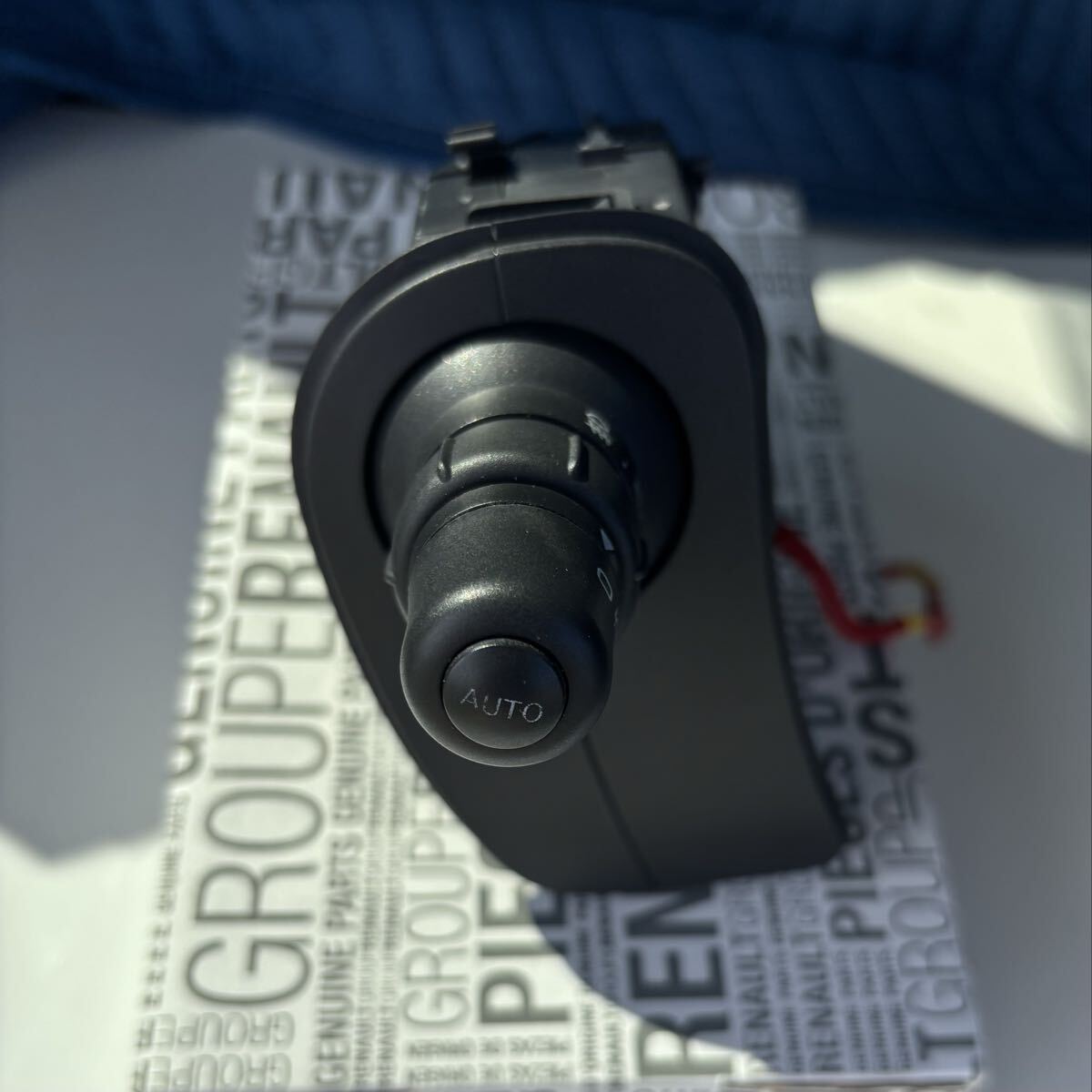 ルノー カングー 2017年式 KW5HF ウインカーレバー オートライトスイッチ 中古品_画像2