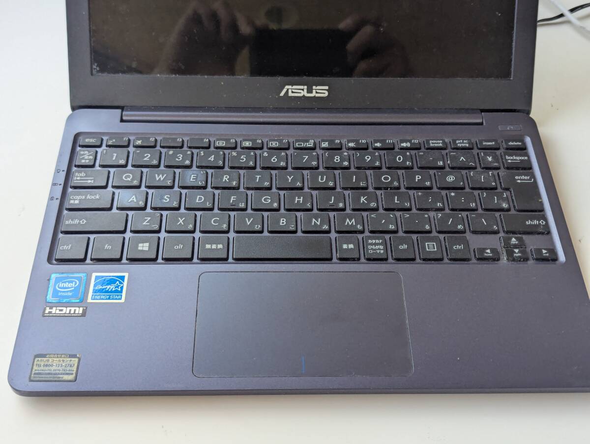 ASUS E203N ノートパソコン 4GB/eMMC64GB 通電のみ確認 本体のみ　202506101315_画像3