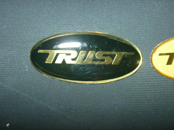 ★　８７年 当時物　トラスト エンブレム/黒色 ・白色！2枚組 1セット/新品/送料110円 _画像2