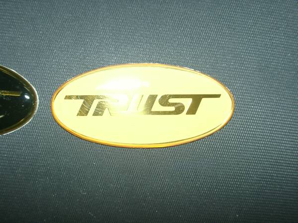 ★　８７年 当時物　トラスト エンブレム/黒色 ・白色！2枚組 1セット/新品/送料110円 _画像3