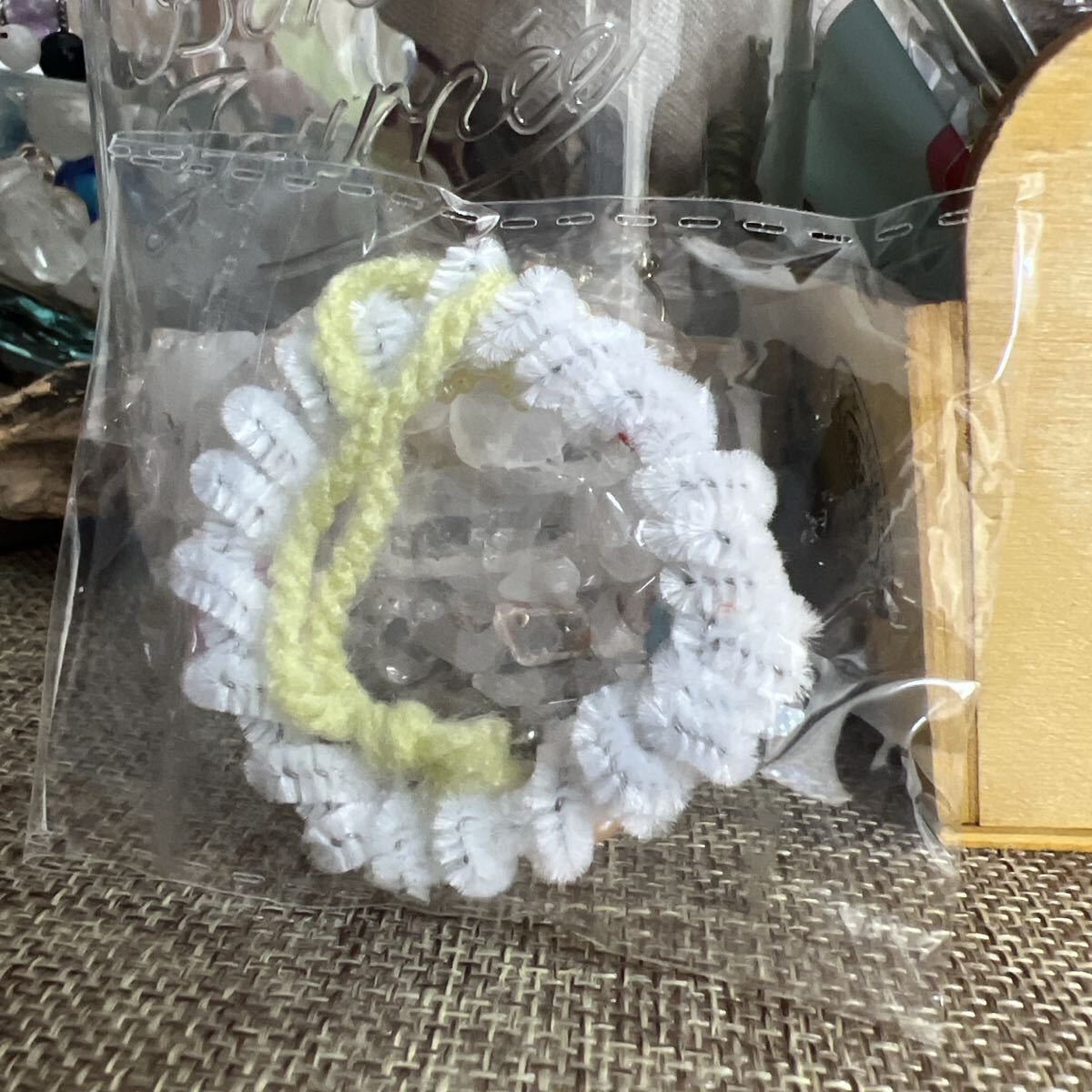 ハンドメイド［モール　リース　チャーム　カラフルビーズ　ホワイト　ストラップ］_画像2