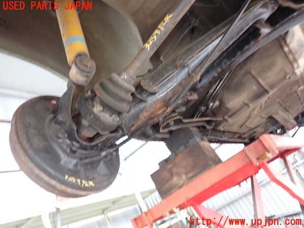 2UPJ-32594305]BMW 520i (E28)(不明)左リアナックルハブ 中古