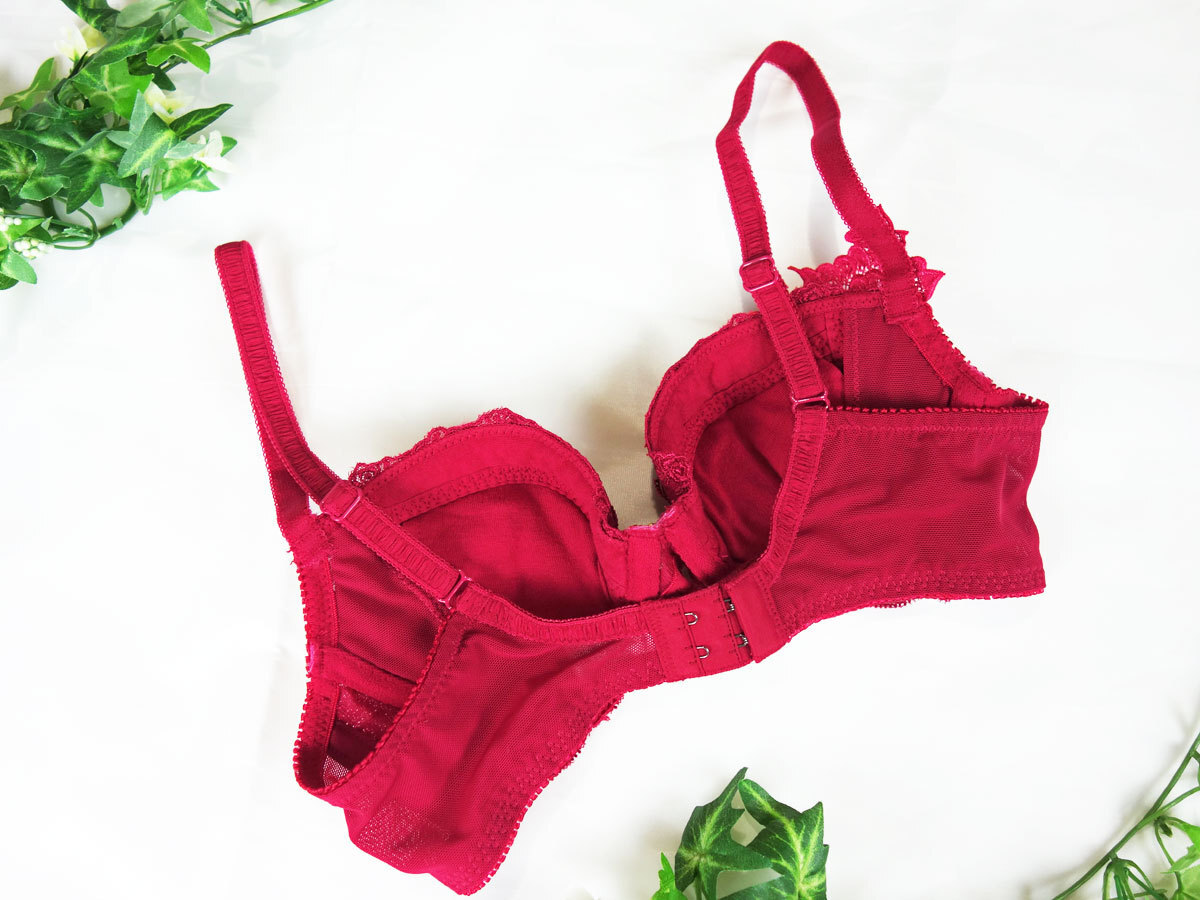 （ポスト投函送料無料）セシール B65サイズ 3/4カップブラジャー(ワイヤー入り）BA304ラズベリーレッド　※在庫は出品分のみ_画像4
