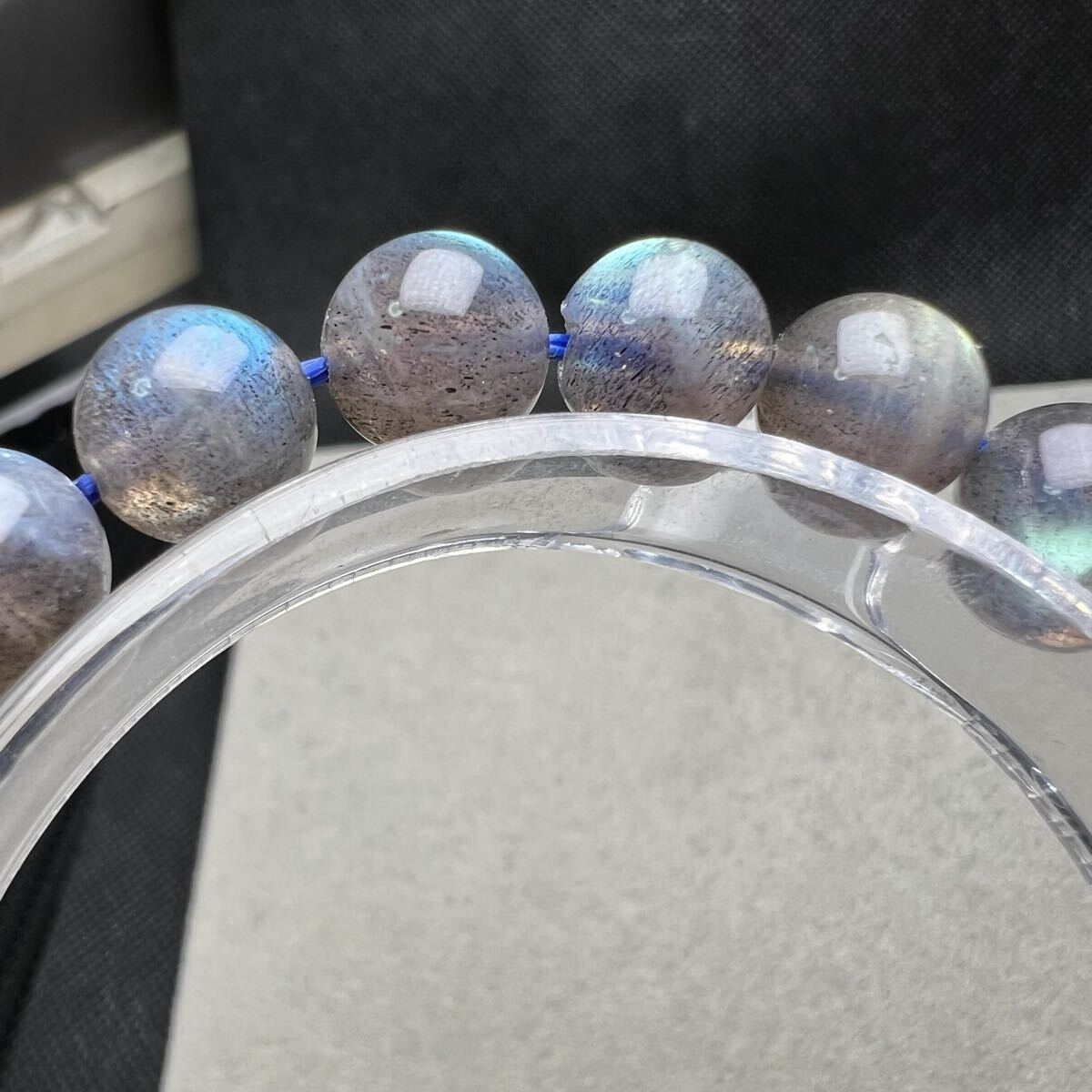 【710205】 高品質 レインボーラブラドライト 9.5mm ブレスレット 透明度あり 全玉強いシーラー _画像4