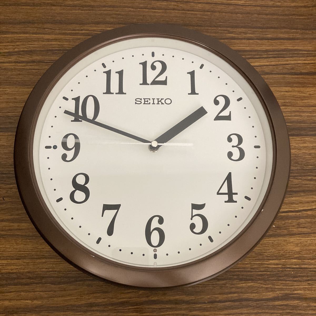 SEIKO セイコー 電波時計 掛け時計 時計 KX256B ホワイト ブラウン メタリック シンプル 中古品_画像1
