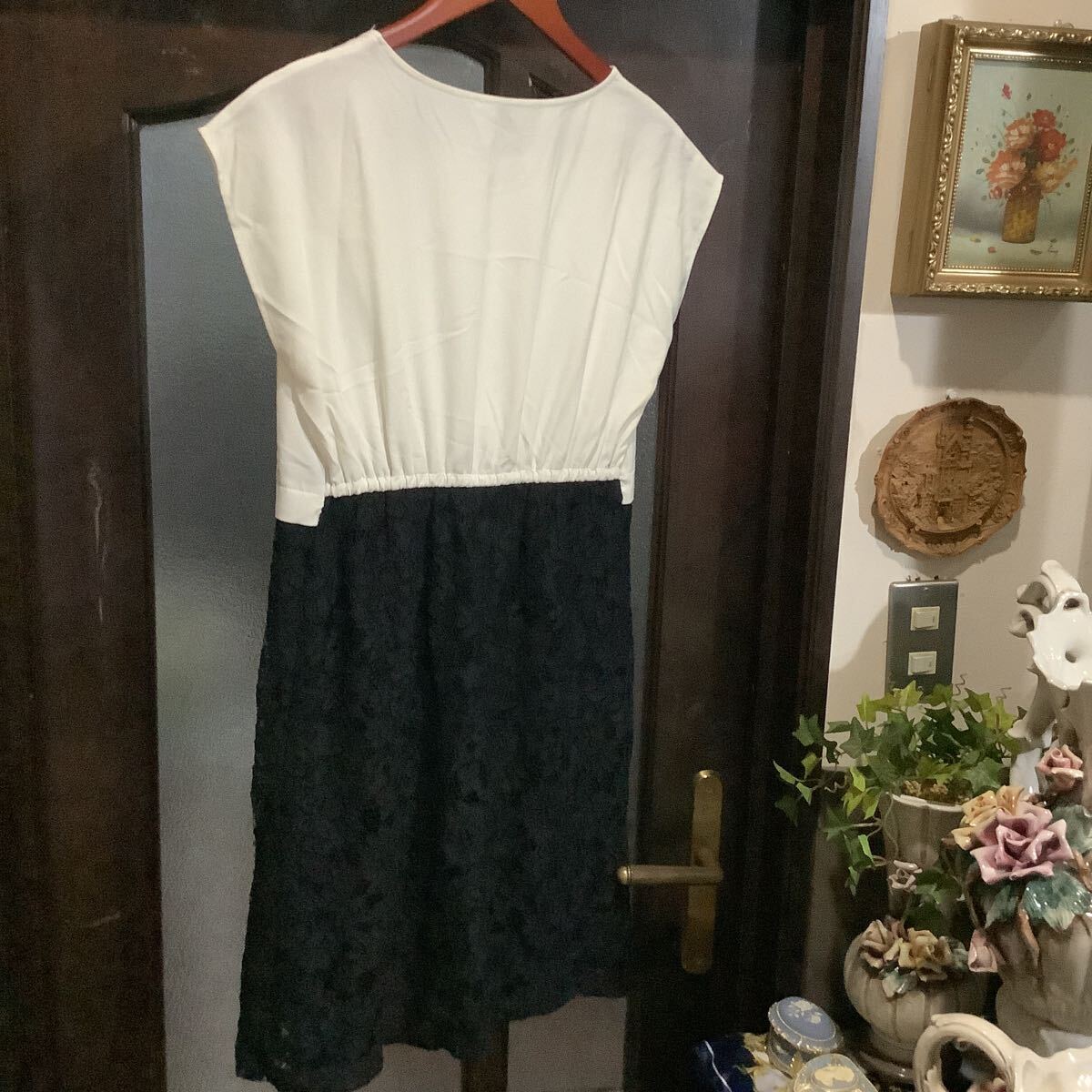 クリーム色　黒色レース付き　ワンピース　☆中古品☆ _画像2