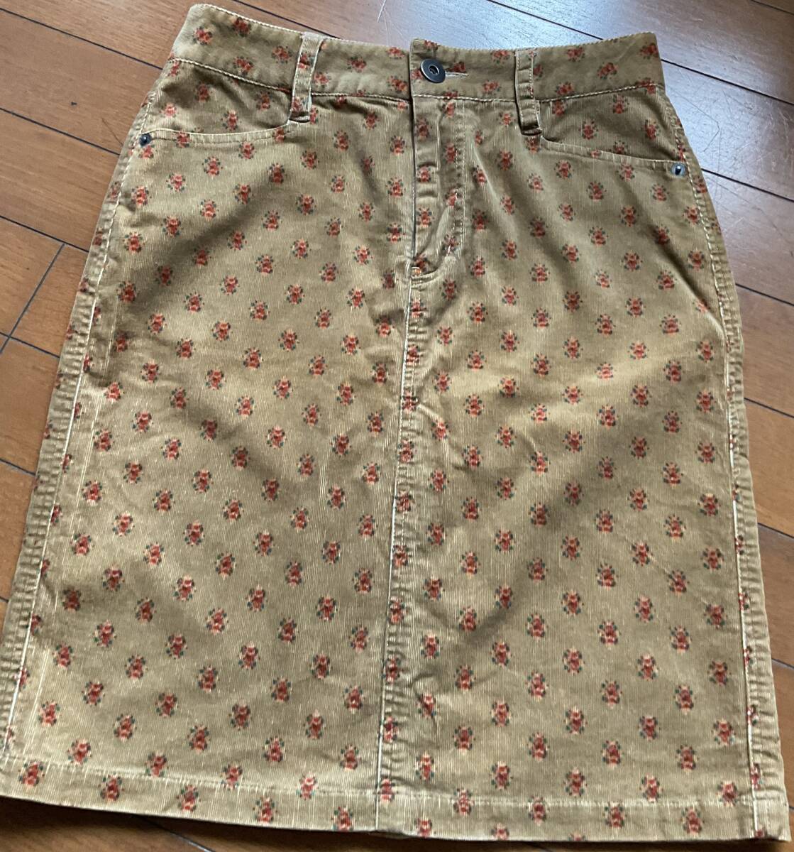 暖かいスカート   弾力あり〜体型アップ    未使用近い状態、美品            (同梱 -300円)      _画像1