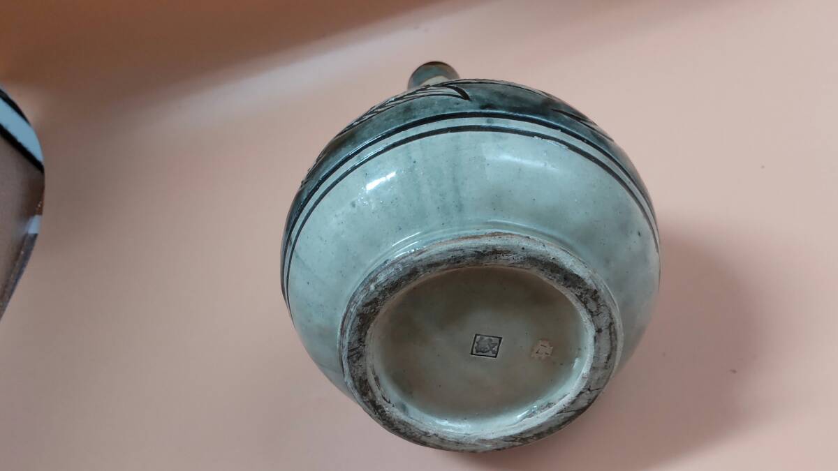  【T001】金城敏男 壺屋焼 魚文 花瓶 花器 花入 壷屋 一輪挿し 高さ約26cm 沖縄 琉球 _画像8