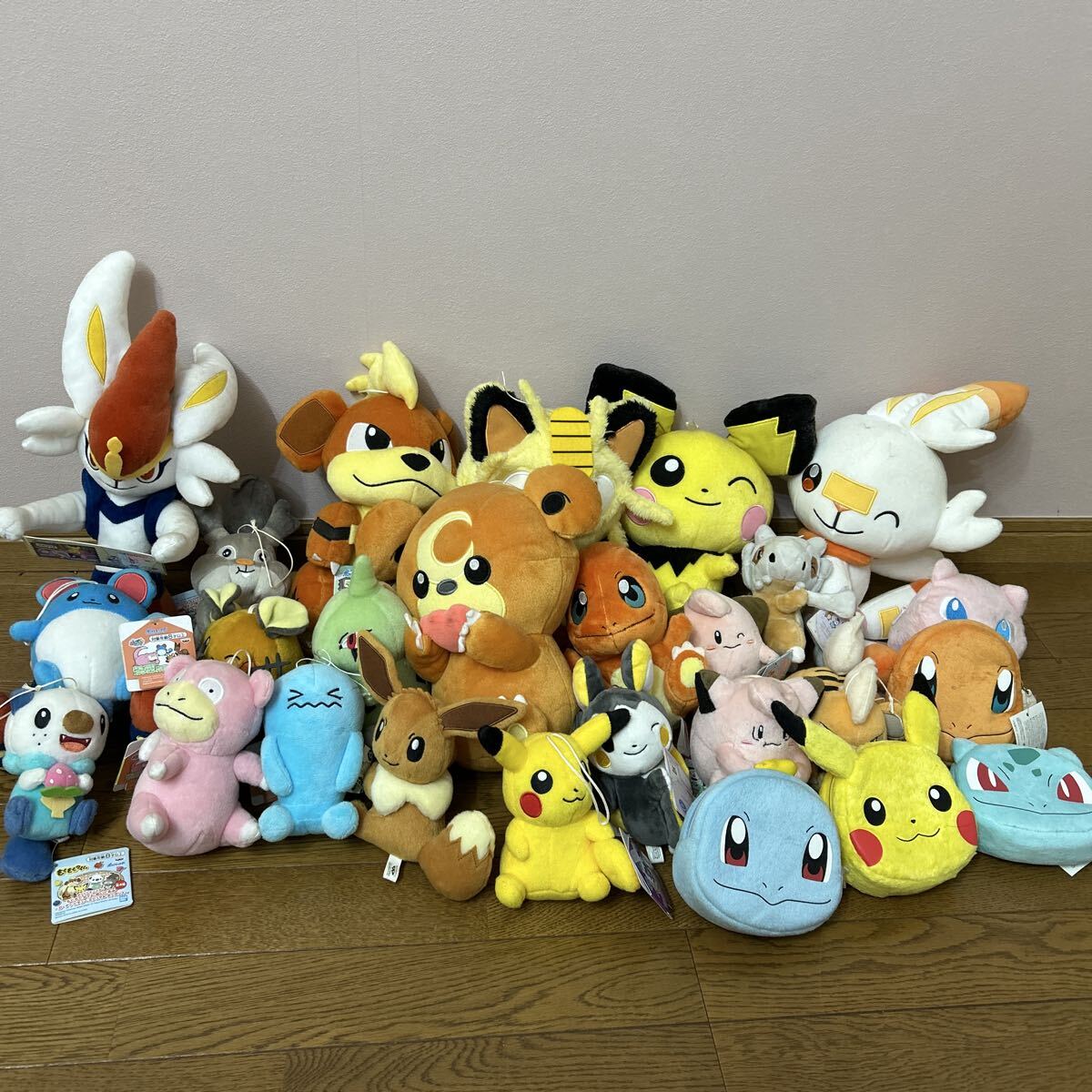 ポケモンぬいぐるみ　大量まとめ　発送サイズ160　同梱不可　ピカチュウ　イーブイ　ミュウ　ヤドン ガーディ ピチュ ヒトカゲ マリル_画像1