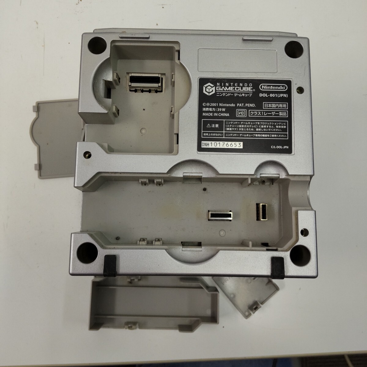 s247 Nintendo GAMECUBE DOL-001 ニンテンドー ゲームキューブ シルバー 箱なし 説明書なし 通電確認済_画像4