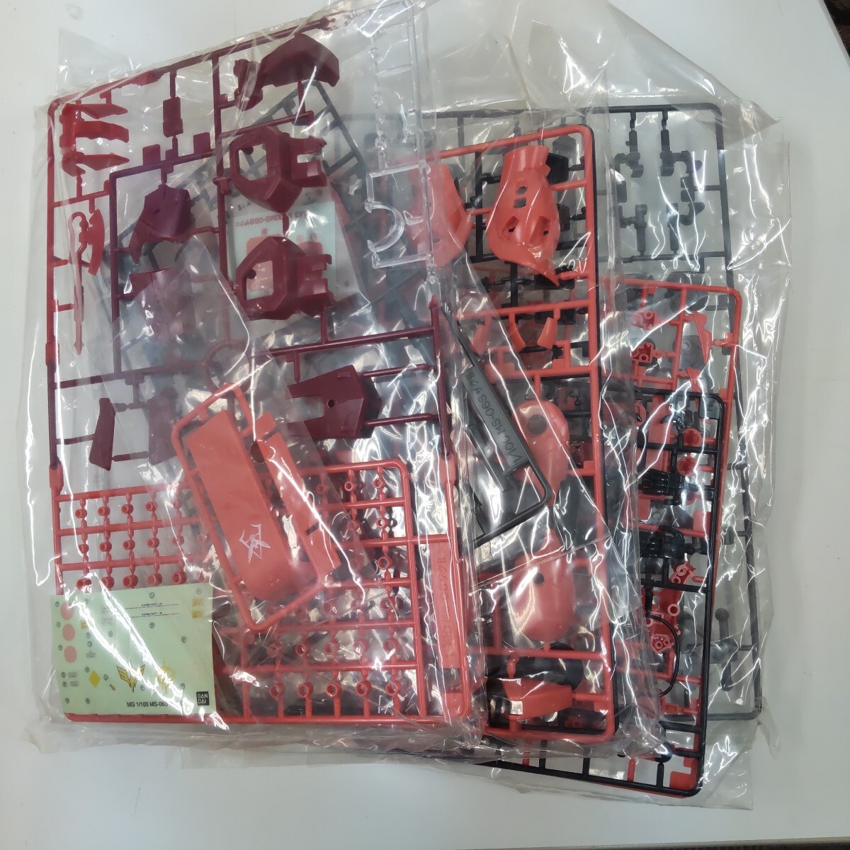 s565 MS-06S ザク2 (1/100スケール MG 機動戦士ガンダム 機動戦士ガンダム(ファースト) 0048290) バンダイ ガンプラ 未組立 シャア専用_画像2
