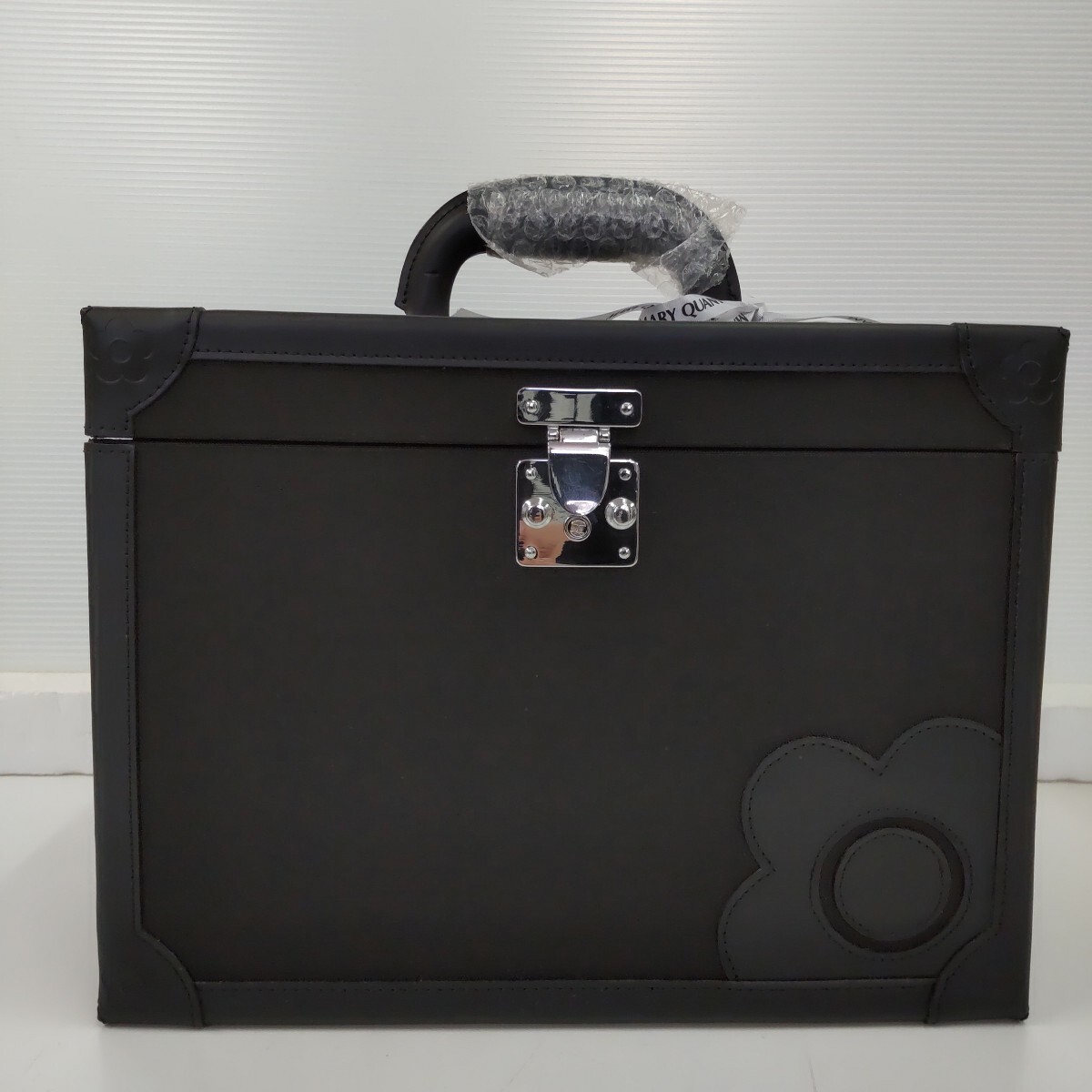 s579 MARY QUANT マリークワント メイクアップボックス 黒 ブラック ハードケース _画像2
