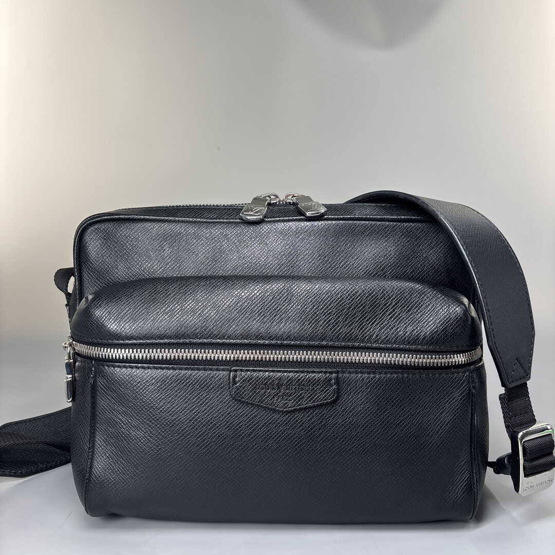 新品同様/IC ルイヴィトン タイガ アウトドア メッセンジャーPM ショルダーバッグ 斜め掛け アルドワーズ ブラック 黒 M33435_画像1