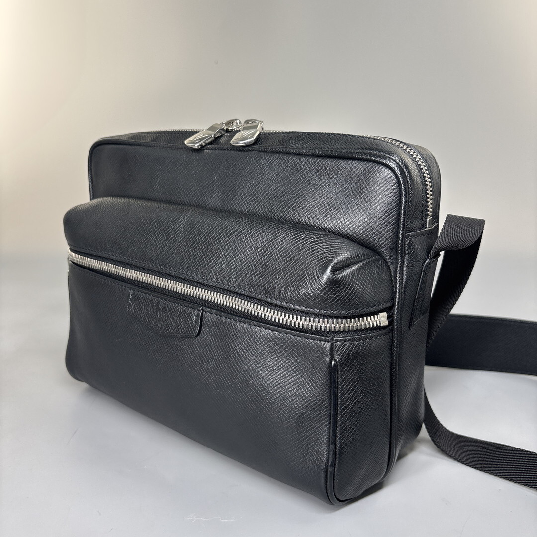 新品同様/IC ルイヴィトン タイガ アウトドア メッセンジャーPM ショルダーバッグ 斜め掛け アルドワーズ ブラック 黒 M33435_画像2