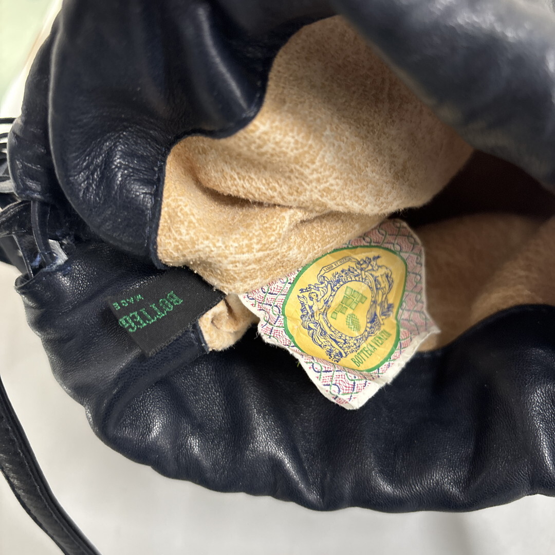 1円 極美品 BOTTEGA VENETA ボッテガヴェネタ イントレチャート ショルダーバッグ 巾着バッグ タッセルチャーム 巾着 ネイビー レディース_画像10