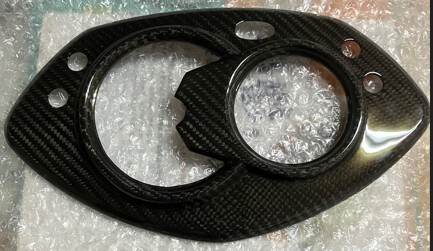 YAMAHA( ヤマハ) 2型シグナスX　SE44用 カーボンのメーターカバー (左側の穴が2つ) 社外品_画像1